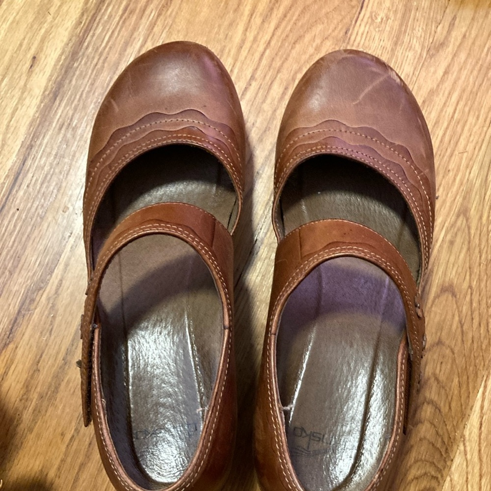 Beautifully detailed fall clogs